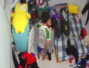 Em học sinh níu kéo bạn trai bằng cái bướm dâm