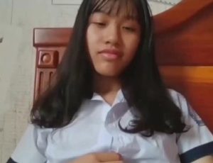 Sex nữ sinh dâm móc cho bạn xem rồi đụ