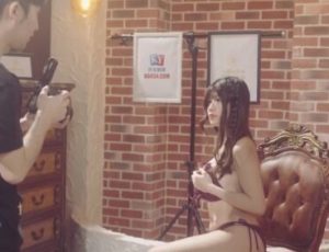 Anh chụp ảnh may mắn và nữ idol xinh đẹp khỏa thân